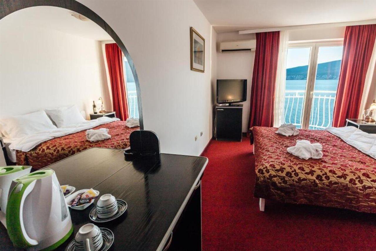 Hotel Azzurro Herceg Novi Exterior photo